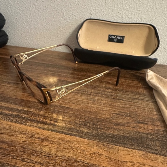 Eyeglasses - Picture 2 of 3